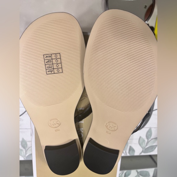 NWT MK Jillian Thong Sandals - Picture 3 of 4
